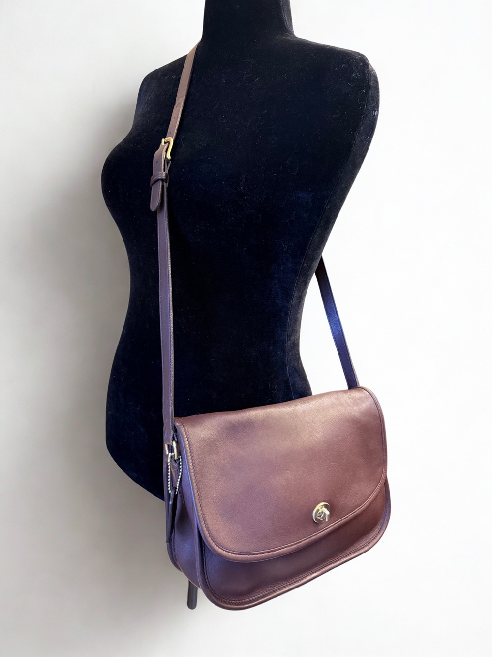 COACH 🌟👜 Pristine Vintage Mahogany Leather City Bag 9790 Crossbody w/ Dust Bag - Picture 3 of 11